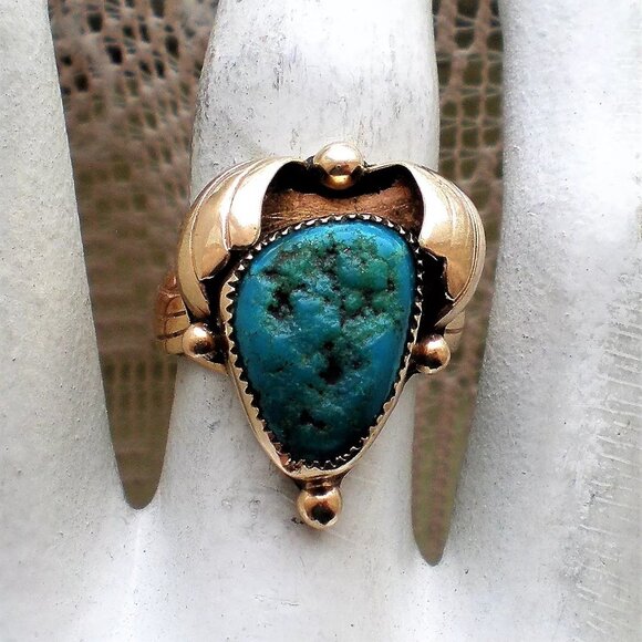 Vintage Native American Indian Navajo Solid 14K Yellow Gold Turquoise Ring